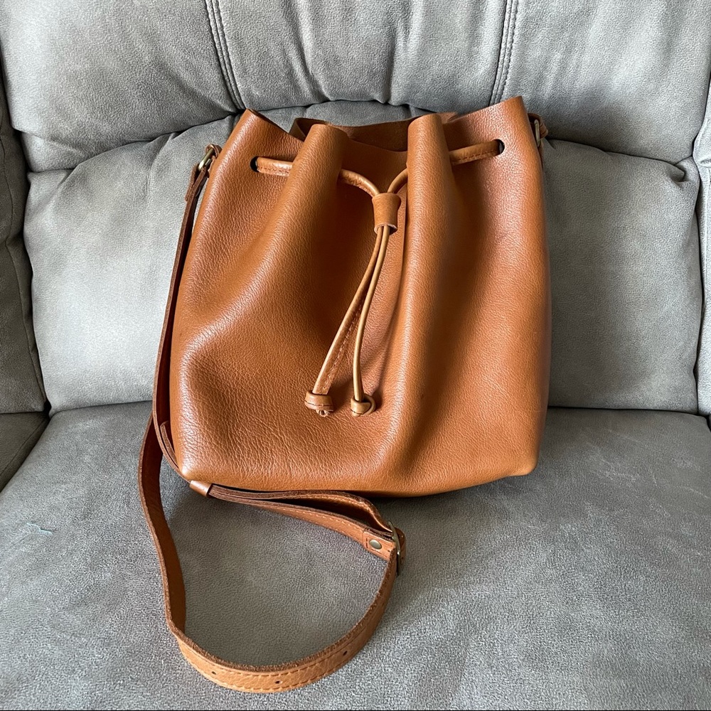Portland Leather Goods Large Bucket Bag in Dune